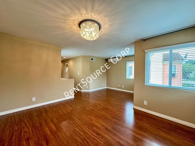 Building Photo - 3 Bedroom (2 Masters), 3 Full Bath House f...