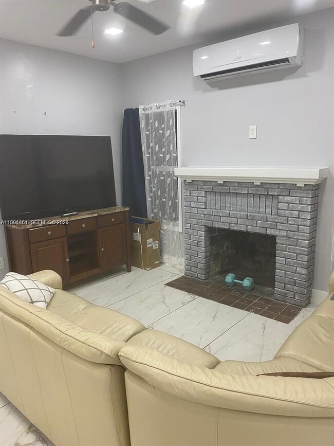 Building Photo - 2242 Polk St