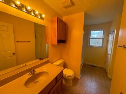 Building Photo - Available 5/1/2026 3 Bedroom Pet Friendly home on Redwood Drive in Rileyville!