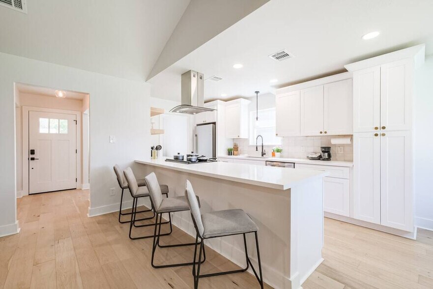 Building Photo - 6230 Rena St