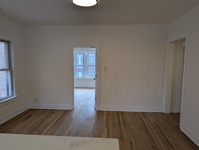 Building Photo - 1522 W Ardmore Ave