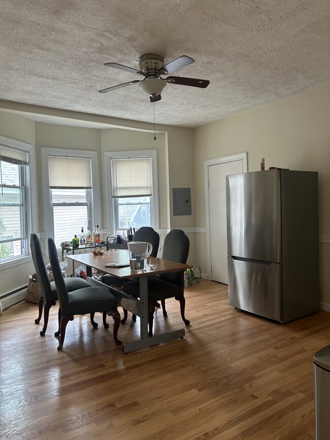 Building Photo - 56 Mozart St