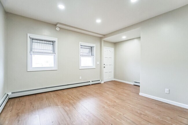 Building Photo - Completely Renovated Studio in Pawtucket