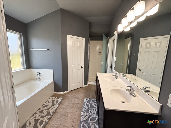 Building Photo - 9402 Cricket Dr