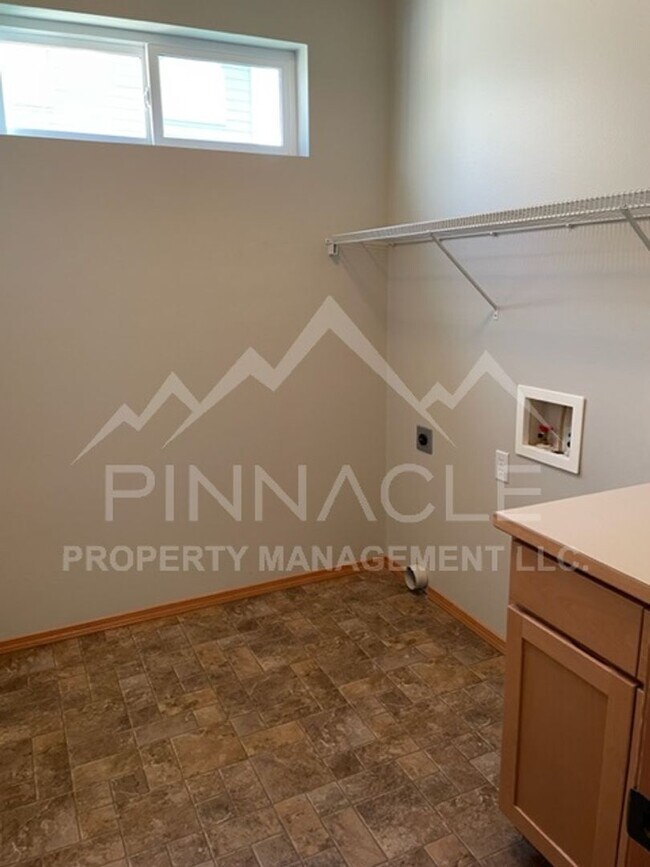 Building Photo - 1808 Clearview Dr