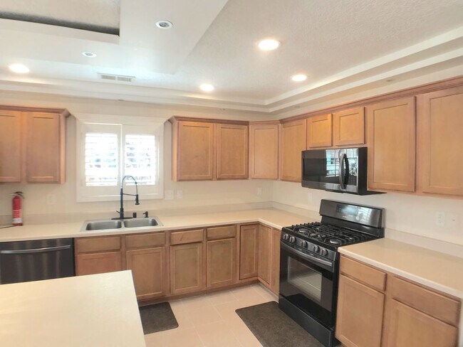 Building Photo - Don't Miss Out! Spacious 3 Bed, 2.5 Bath Home in Los Lunas – Open Layout & Prime Location