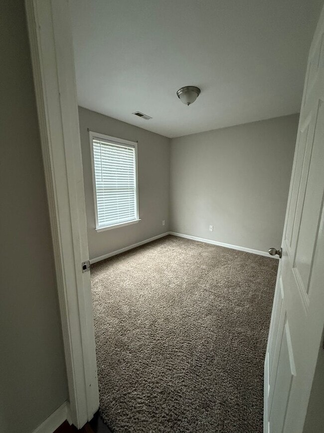 Building Photo - 1822 Holdens Hollow