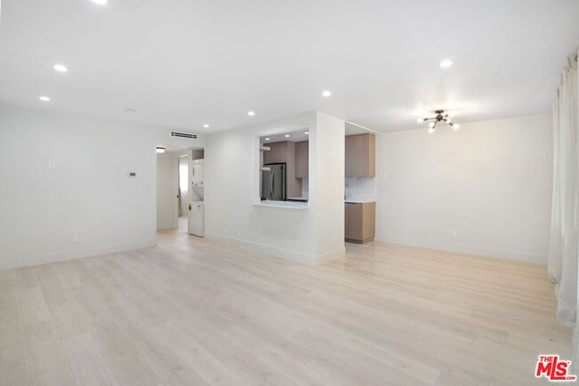 Building Photo - 3380 Vinton Ave