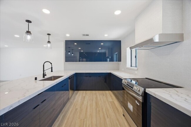 Building Photo - 701 Canosa Ave