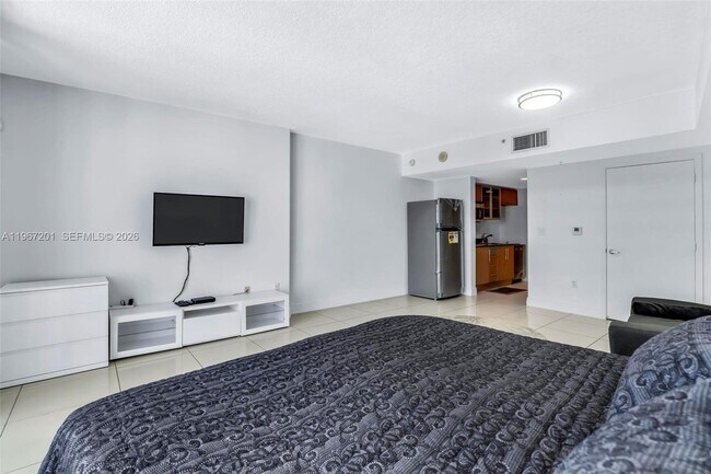 Building Photo - 1750 N Bayshore Dr