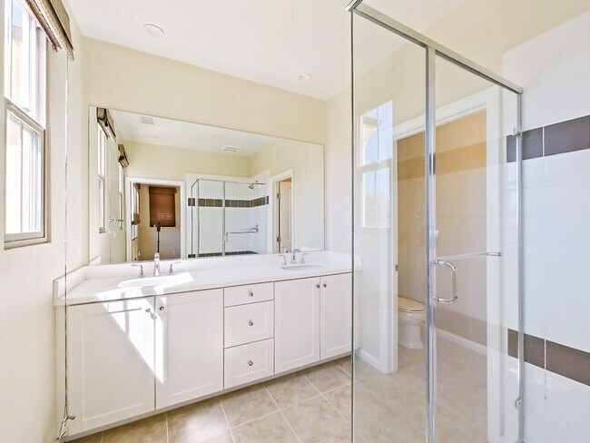 Building Photo - Desirable 3 bedroom Townhouse in the heart...