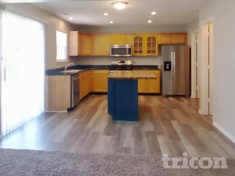 Building Photo - 712 Holly Rose Way