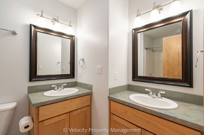 Building Photo - Charming Westside Home!