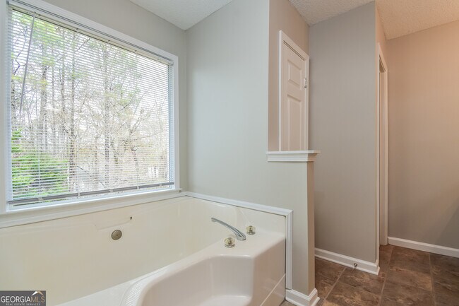 Building Photo - 3 Dene Dr