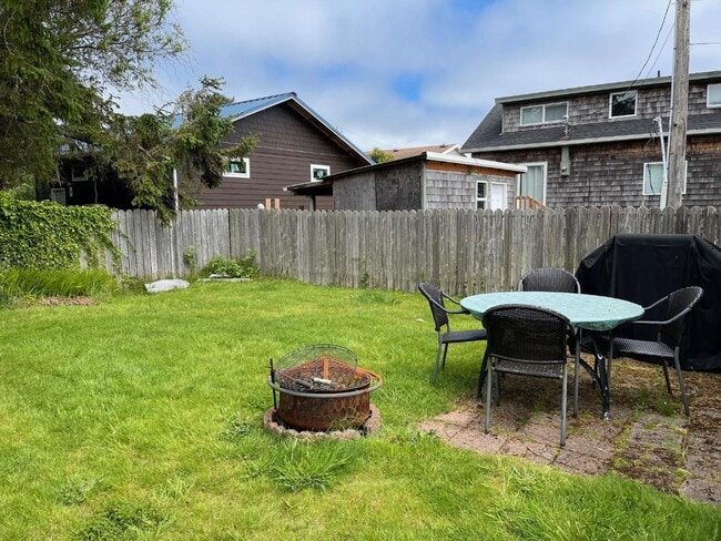 Building Photo - 106 9th St SE