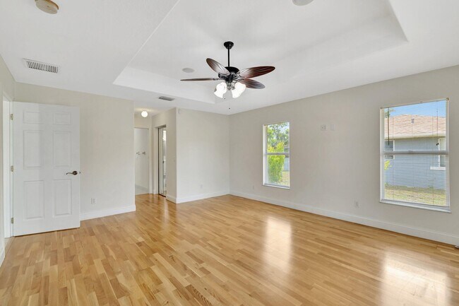 Building Photo - 189 SE Floresta Dr