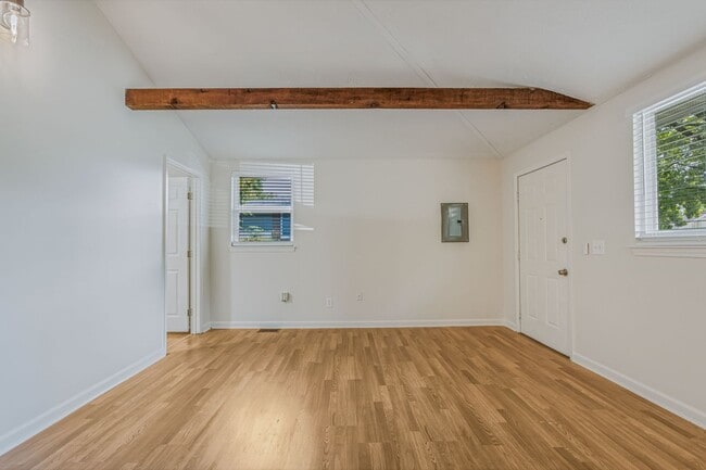 Building Photo - AVAILABLE NOW. 2 Bed 1 bath FOR LEASE in South Inglewood (East Nashville). $1675 Rent. Walk to Sh...