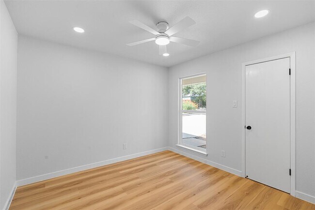 Building Photo - 4605 Beaver Creek Dr