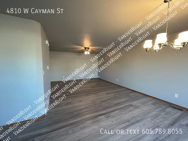 Building Photo - 4810 W Cayman St