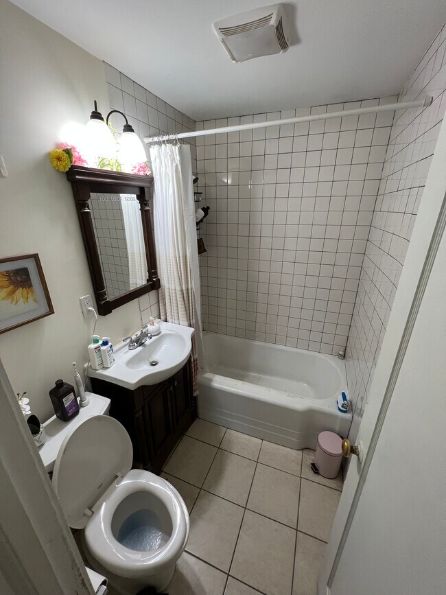 Building Photo - 40 Lynwood Dr