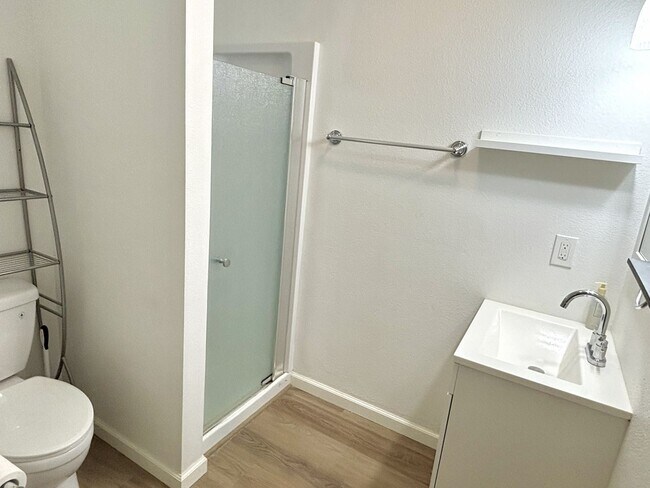 Building Photo - 331 SE 146th Ave