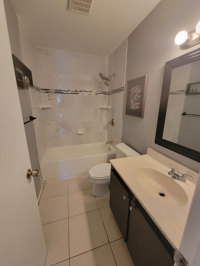 Building Photo - 3904 NW Cinnamon Tree Cir