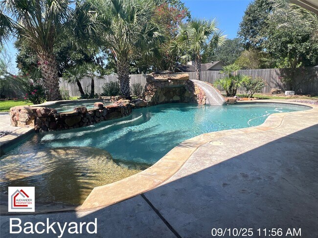 Building Photo - 903 Sugarfield Ct