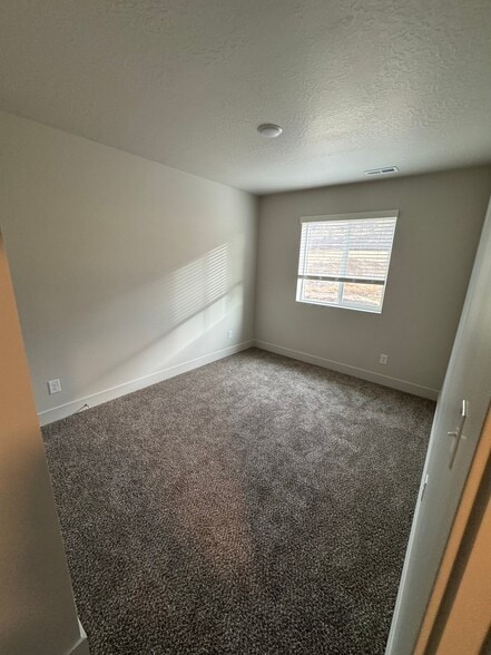 Building Photo - 4029 S Woodland Ave
