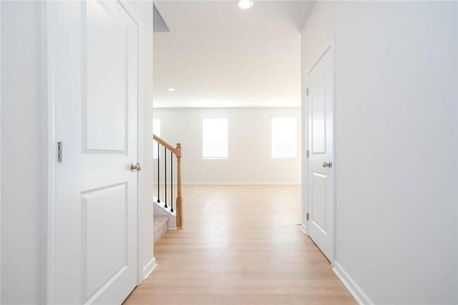 Building Photo - 242 Lookout Dr