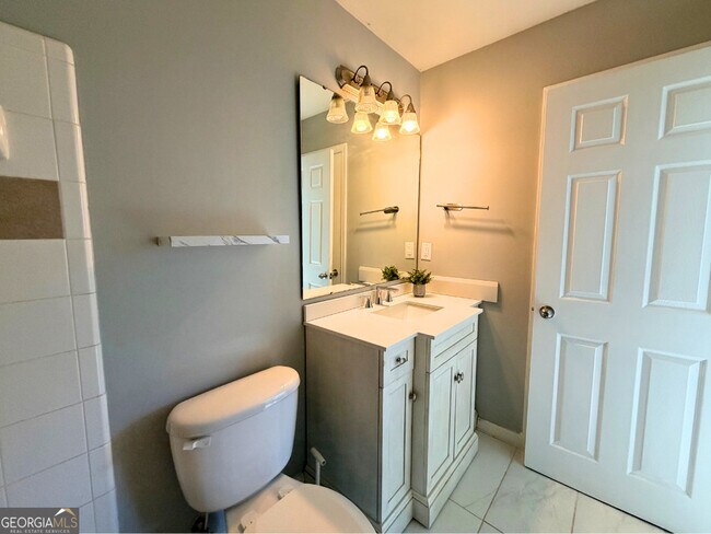 Building Photo - 379 Pine Hill Pl