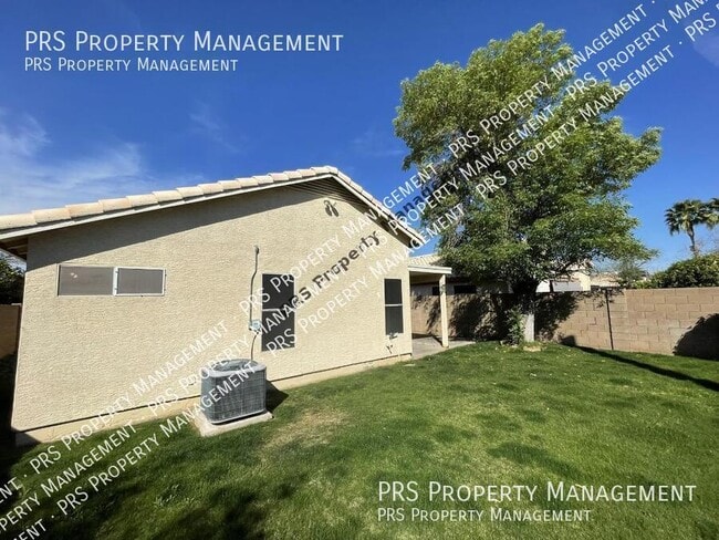 Building Photo - 1111 W Kingbird Dr