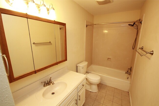 Building Photo - 5302 Town Park Blvd