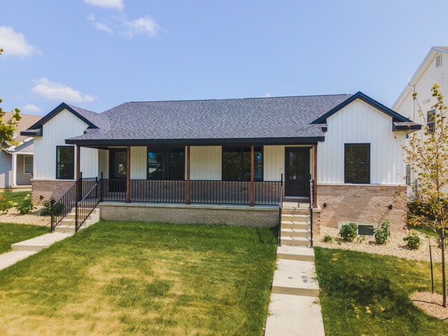 Building Photo - 1613 Belclare Rd