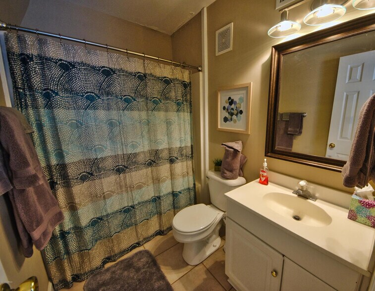 Building Photo - 30 N Front St