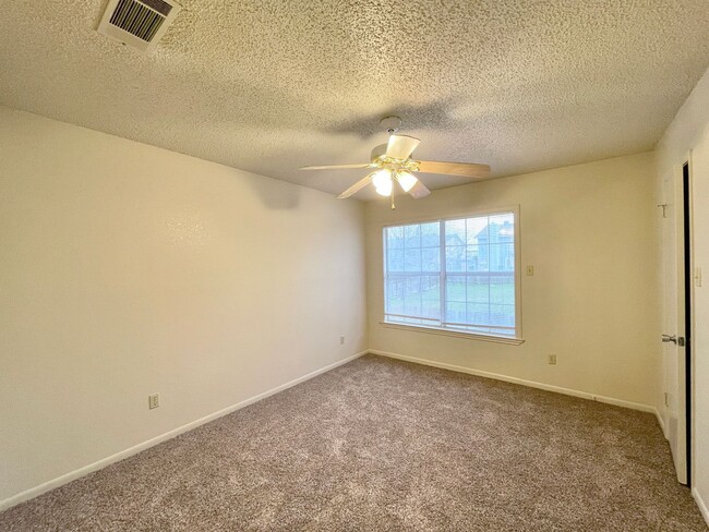 Building Photo - 3004 Chaucer Dr