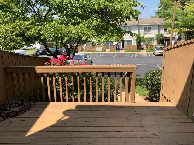 Building Photo - 103 E 8th St