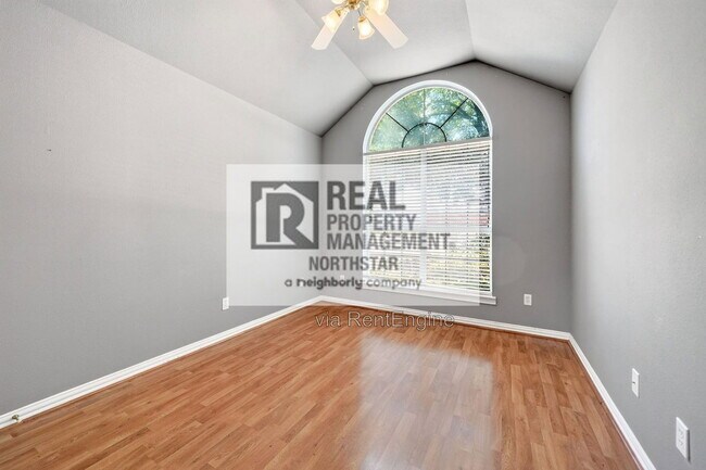 Building Photo - 308 Pin Oak Ln