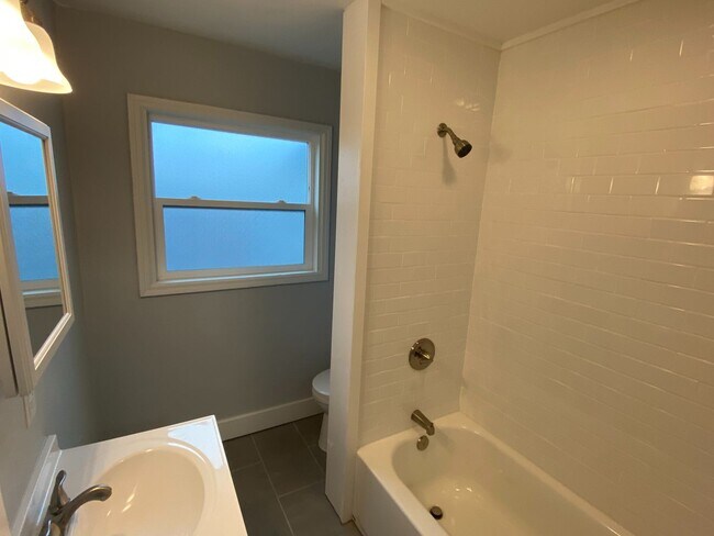 Building Photo - 2BR/1BA Apartment for Rent