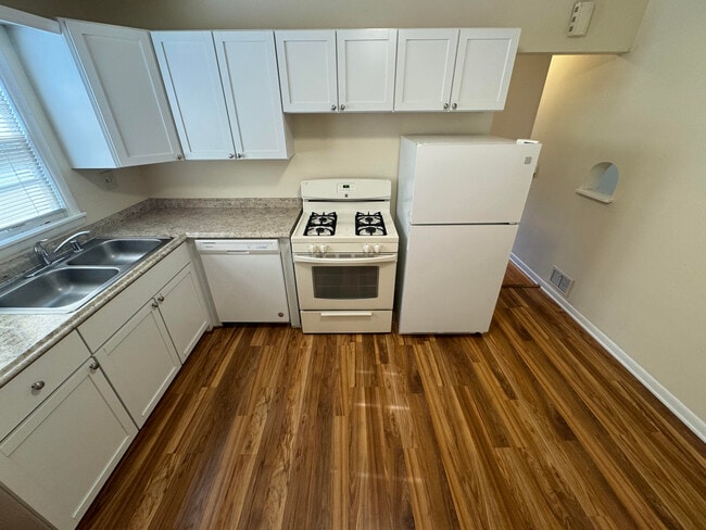 Building Photo - 401 Palomino Ln