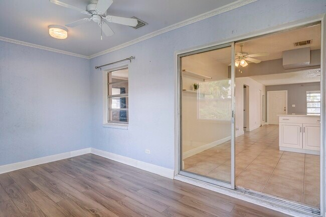 Building Photo - 3929 Kenas St