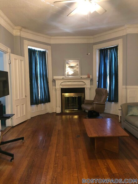Primary Photo - 290 Newbury St