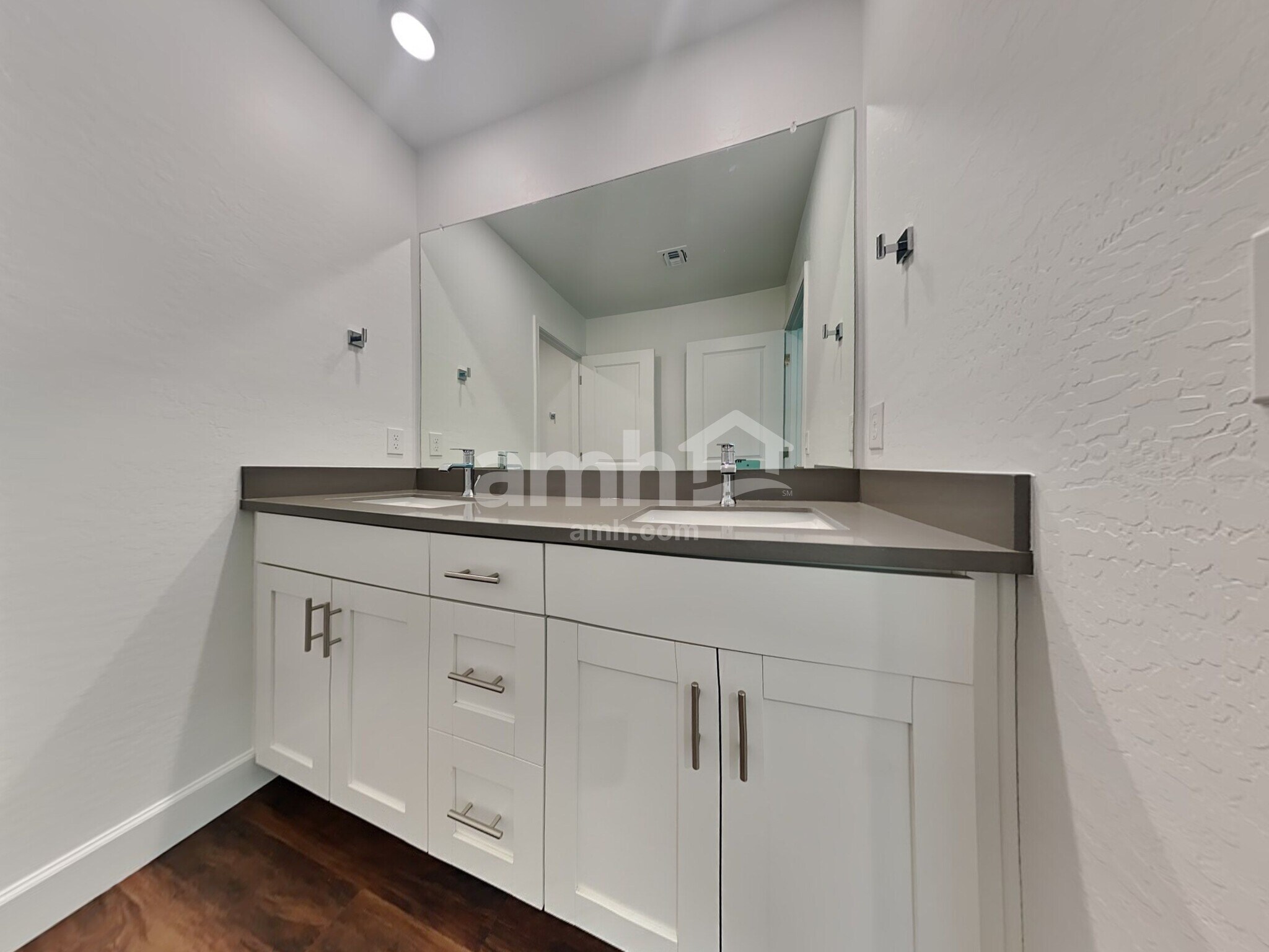 Building Photo - 17151 W Townley Ave