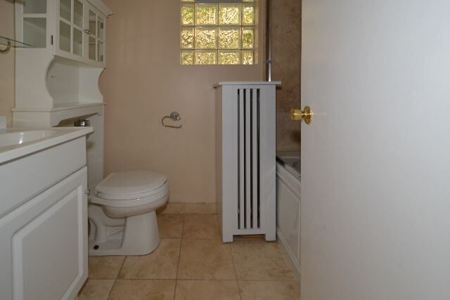 Building Photo - 547 W Surf St