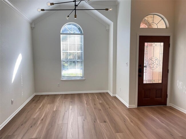 Building Photo - 15801 Belfin Dr