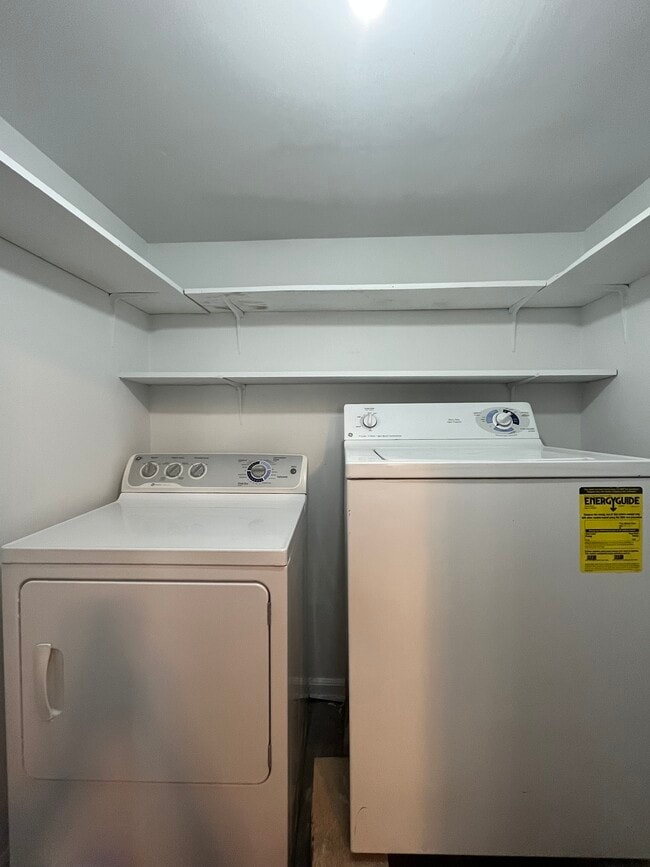 Building Photo - 207 Desoto Dr