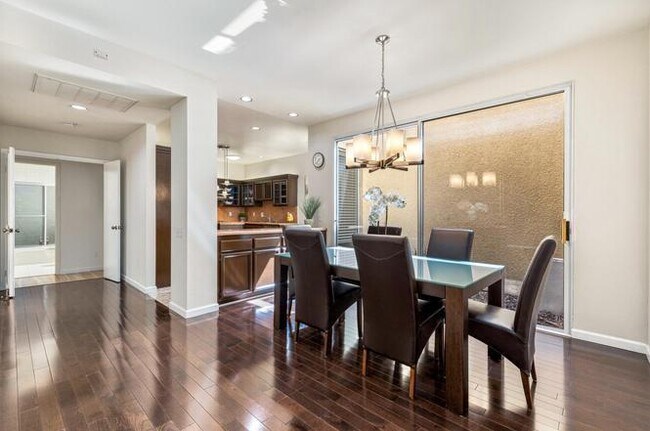 Building Photo - 142 Lakeshore Dr