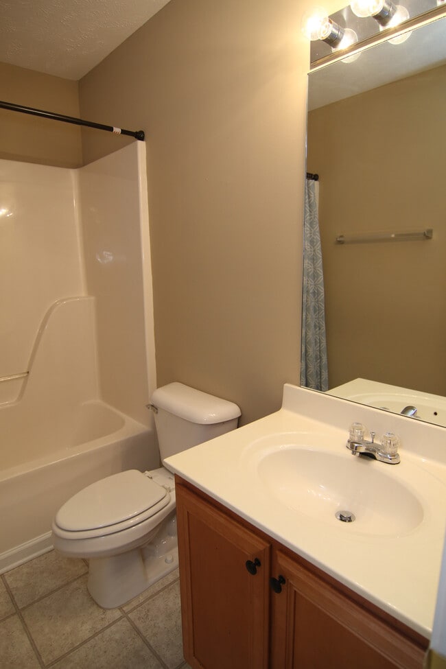 Building Photo - 323 Shoshone Pl