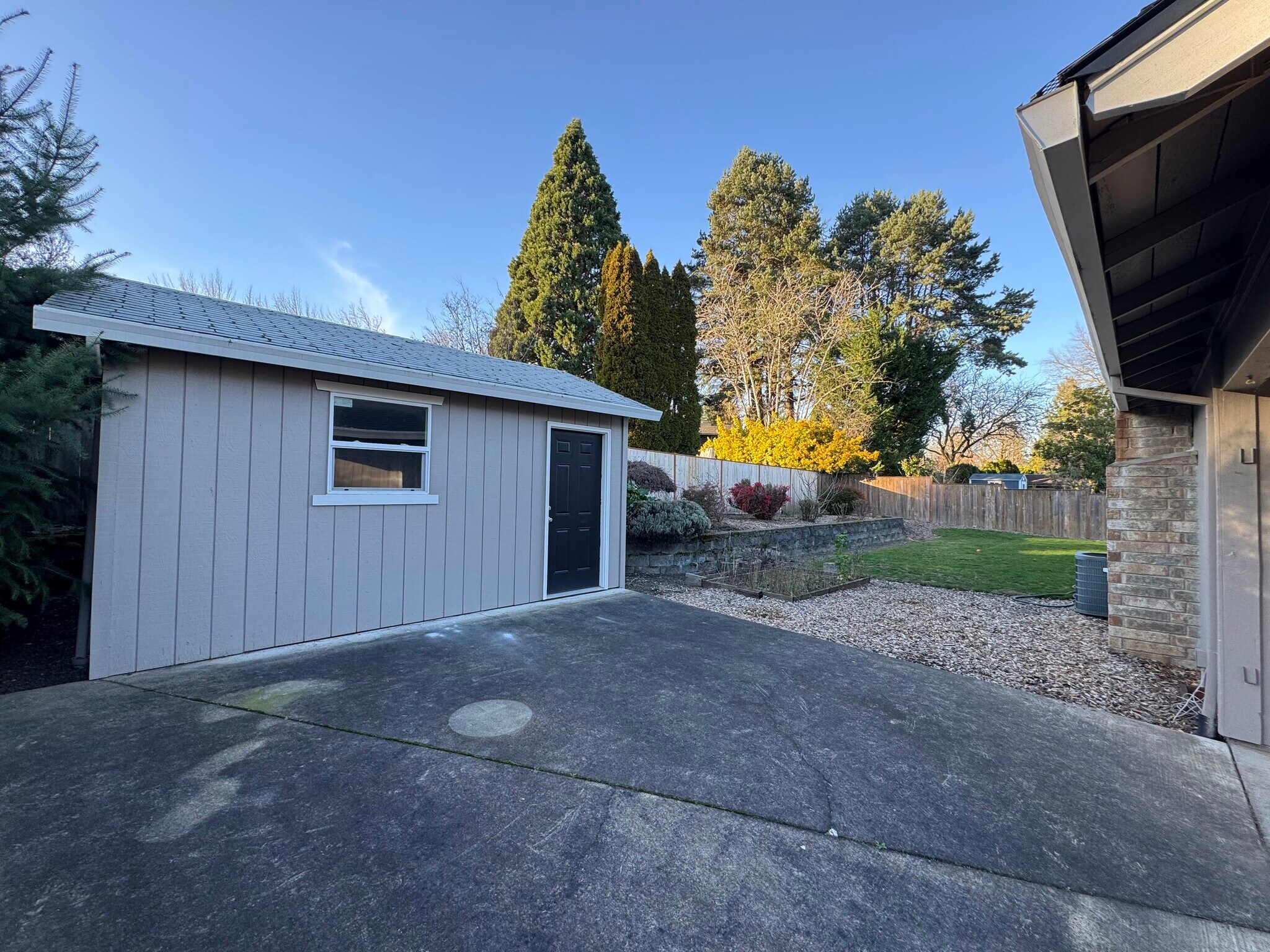 Building Photo - 9775 SW Robbins Dr