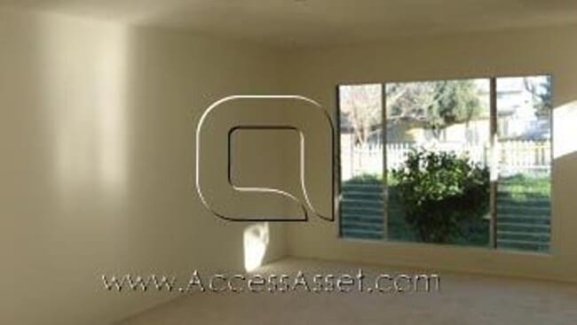 Building Photo - Cozy 2 Bed/1 Bath Home in Lake Elsinore!