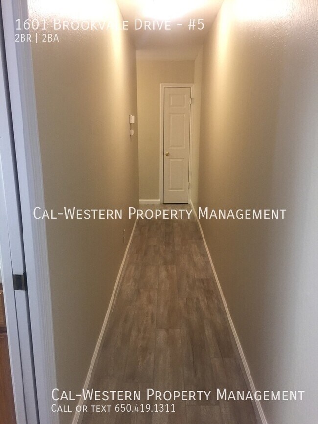 Building Photo - 1601 Brookvale Dr